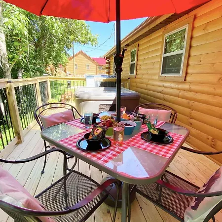 Cozy Bear Den Cabin-2